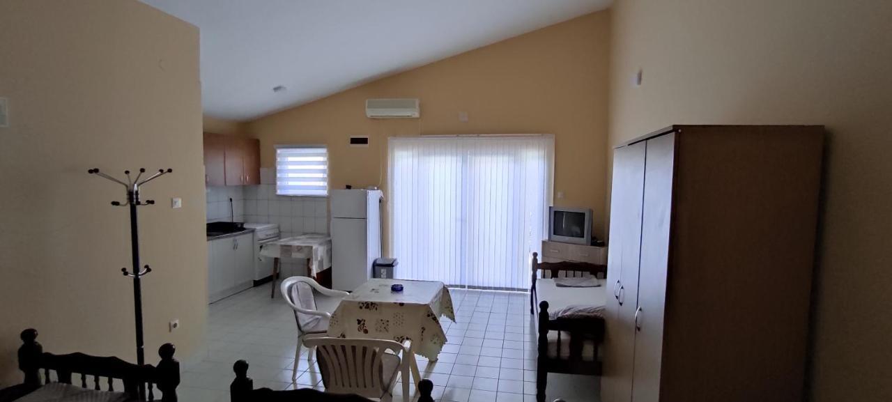 Apartmani Jovanovic Луштиця Екстер'єр фото